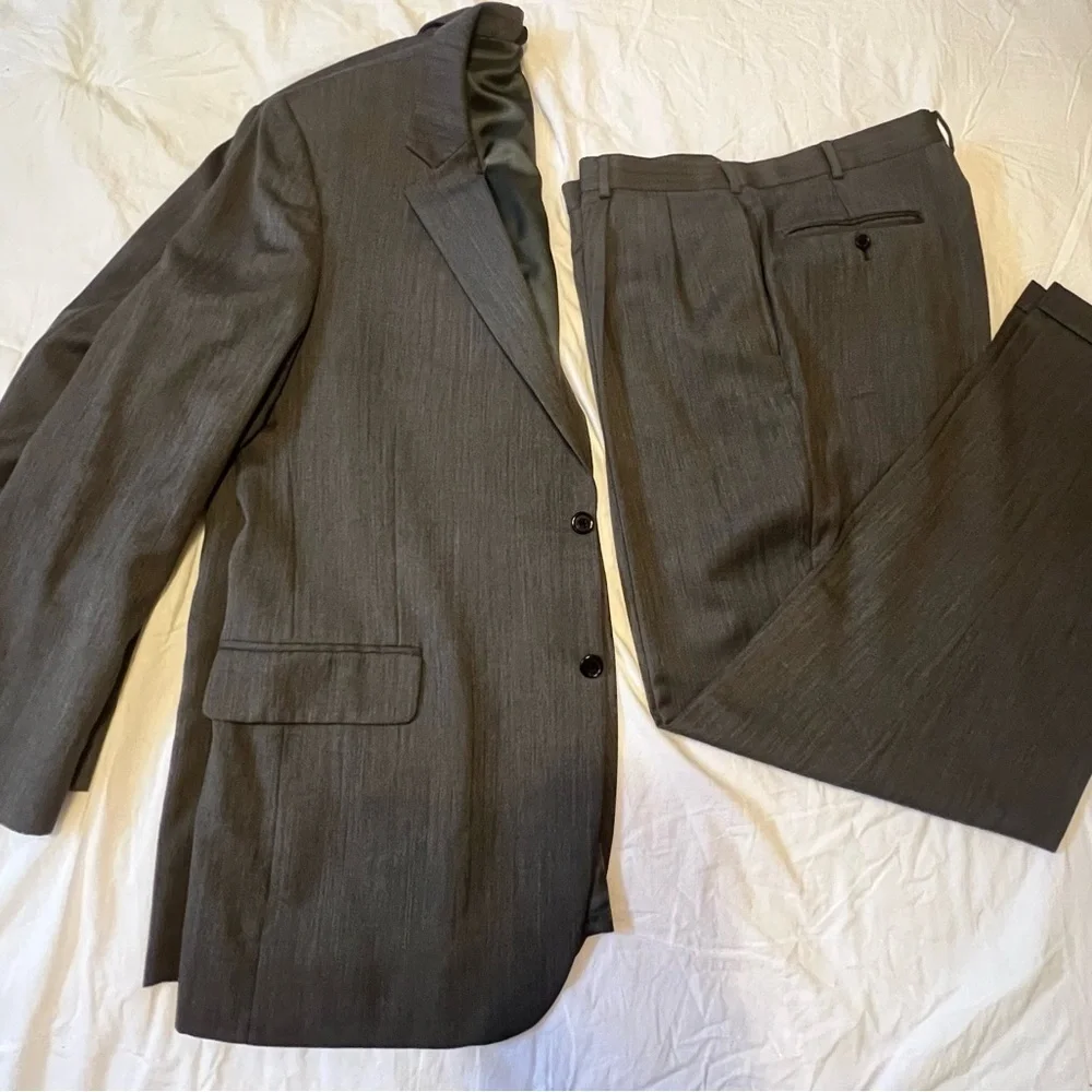 Jos A. Bank Men's Gray Suit